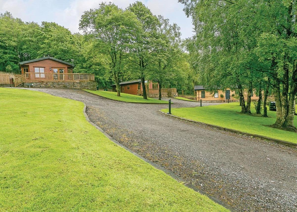 Charlesworth Lodges Glossop Exterior photo